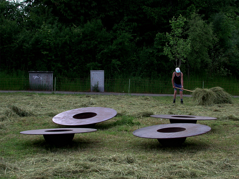 vincenzo baviera: skulptur'02, 2002 gümmligen: mehrfachpendel